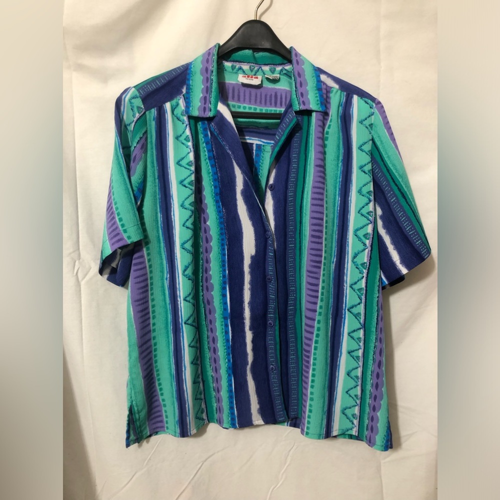 Women’s short sleeve blouse